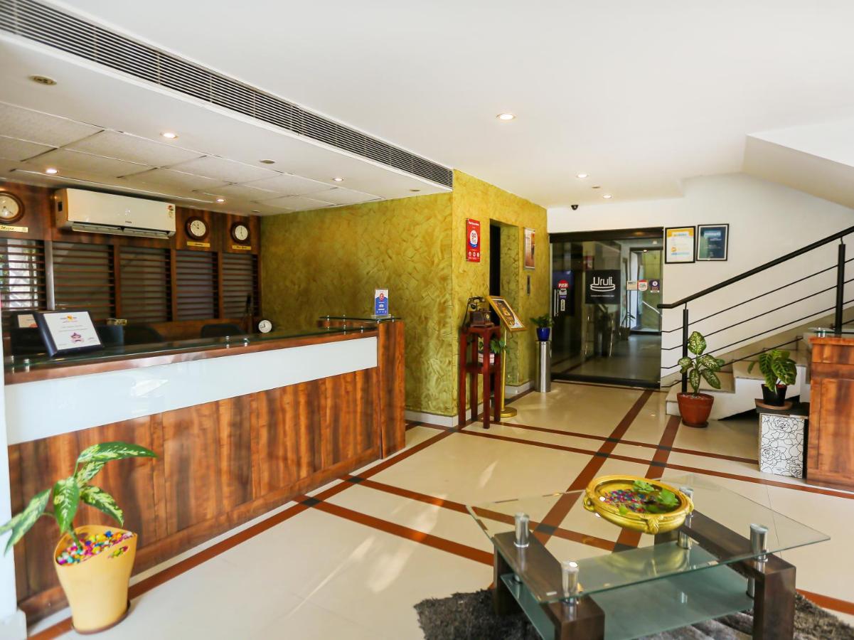 Treebo Trend Time Square Marine Drive Hotell Kochi Exteriör bild