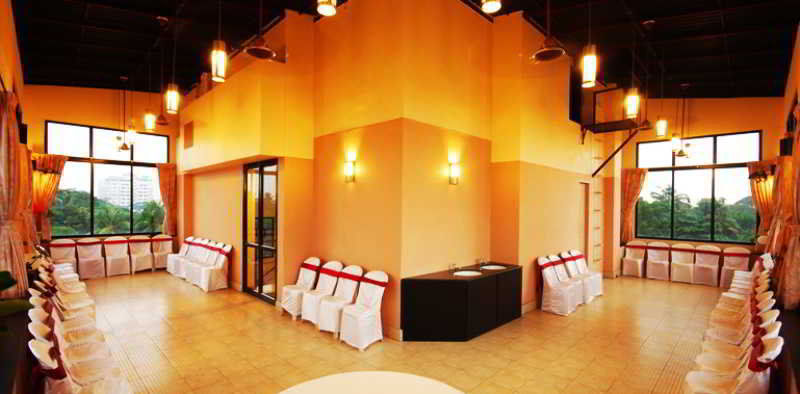 Treebo Trend Time Square Marine Drive Hotell Kochi Exteriör bild